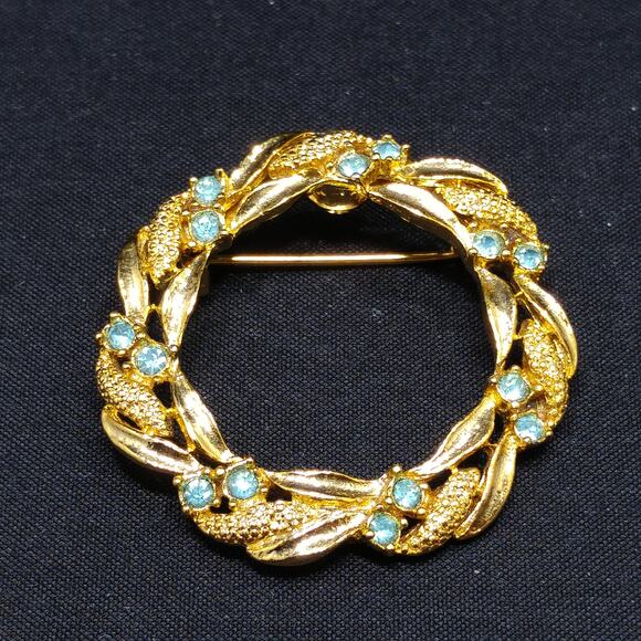 Vintage Wreath Brooch, Signed Gerry's, Light Blue Rhinestones, 1960s Jewelry - Picture 9 of 10